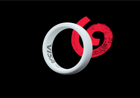 Balts Citadeles maksājumu gredzens. Uz gredzena iekšpuses redzams VISA logotips.