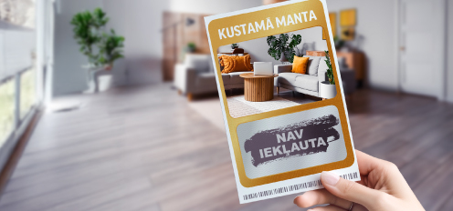 Kartīte ar tekstu 'Kustamā manta – nav iekļauta', fonā moderna viesistaba.