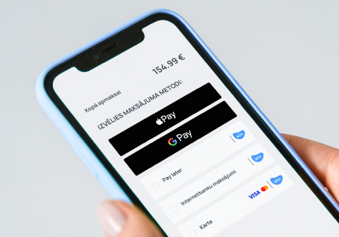 Viedtālrunī redzamas tiešsaistes maksājumu metodes, tostarp Apple Pay un Google Pay.