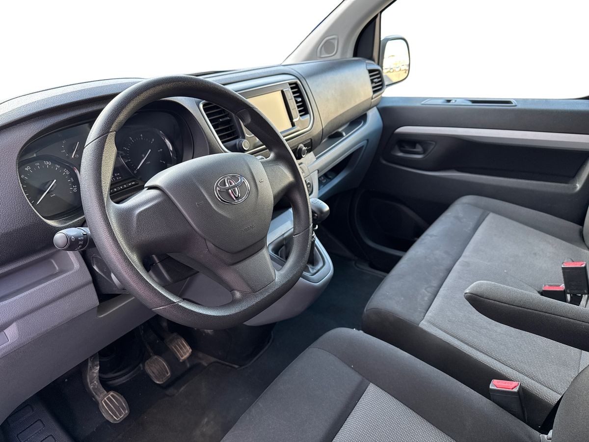 Vieglā automašīna: Toyota Proace