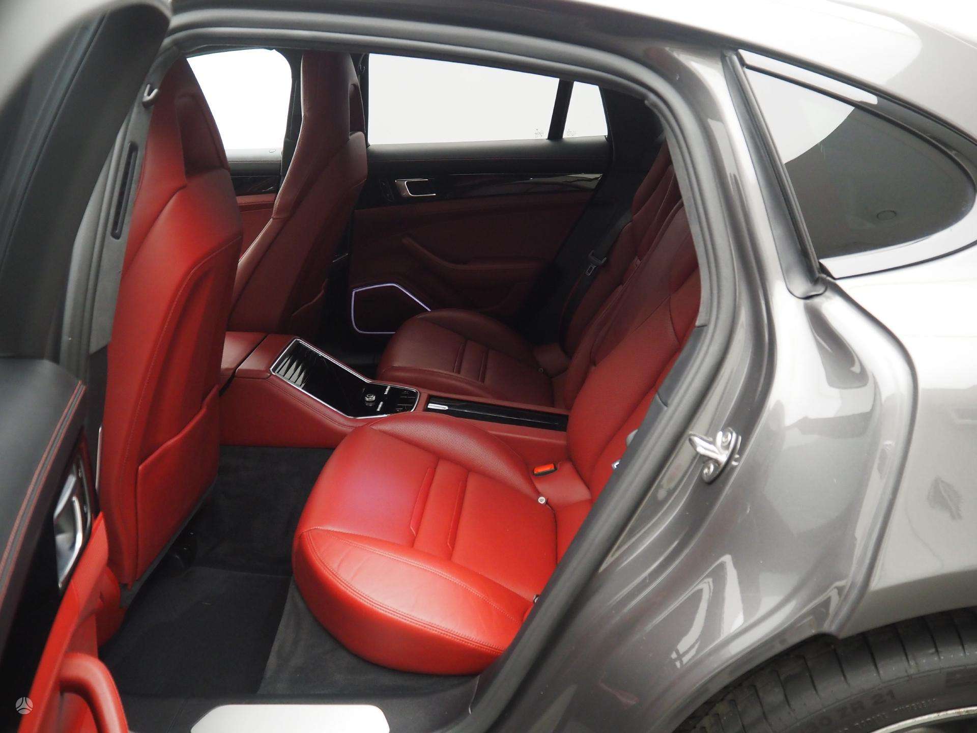 Vieglā automašīna: Porsche Panamera