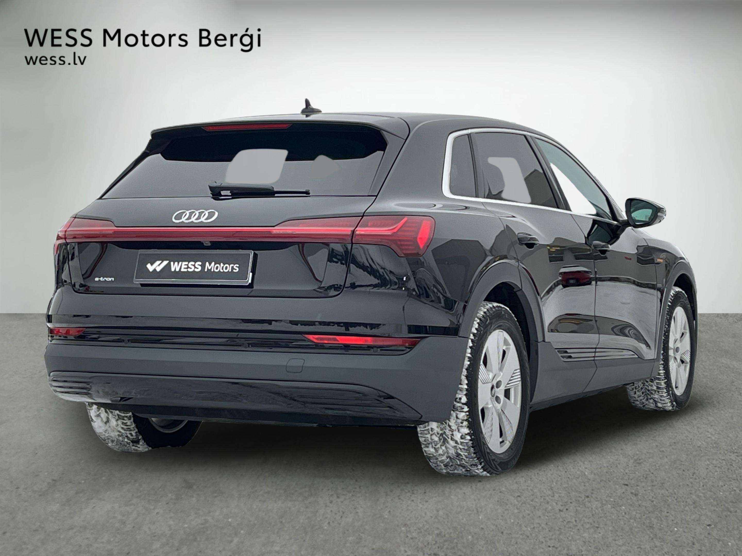 Легковой автомобиль: Audi E-TRON 50