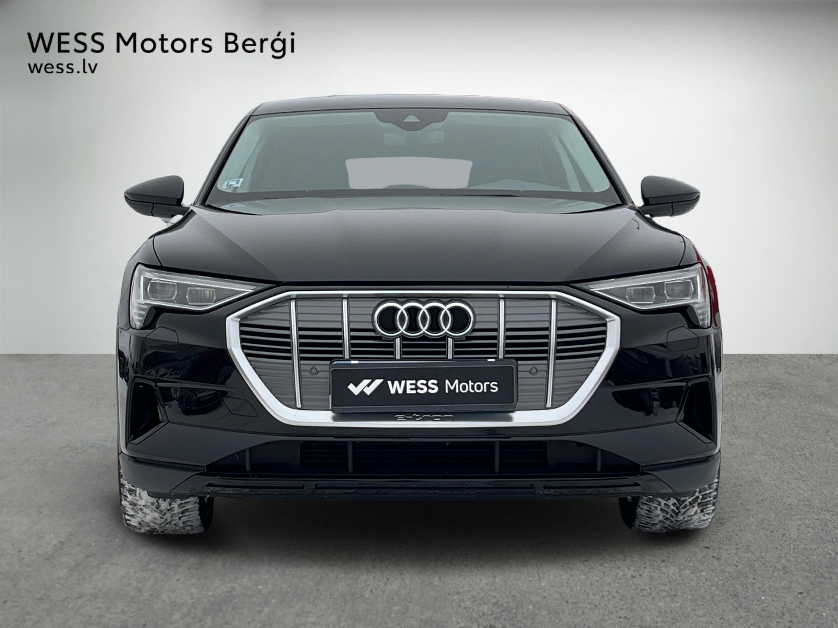 Легковой автомобиль: Audi E-TRON 50
