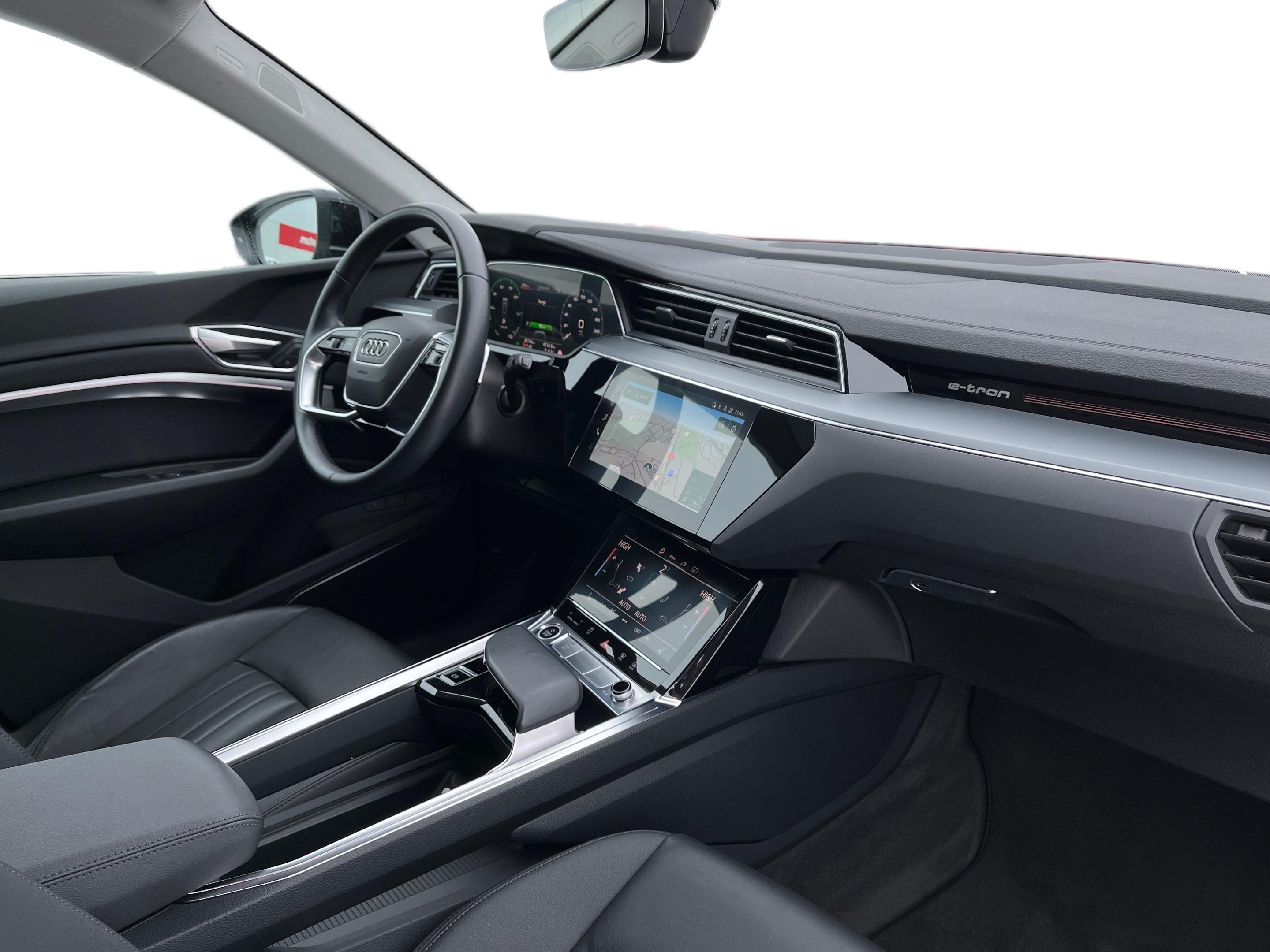 Легковой автомобиль: Audi E-TRON 50