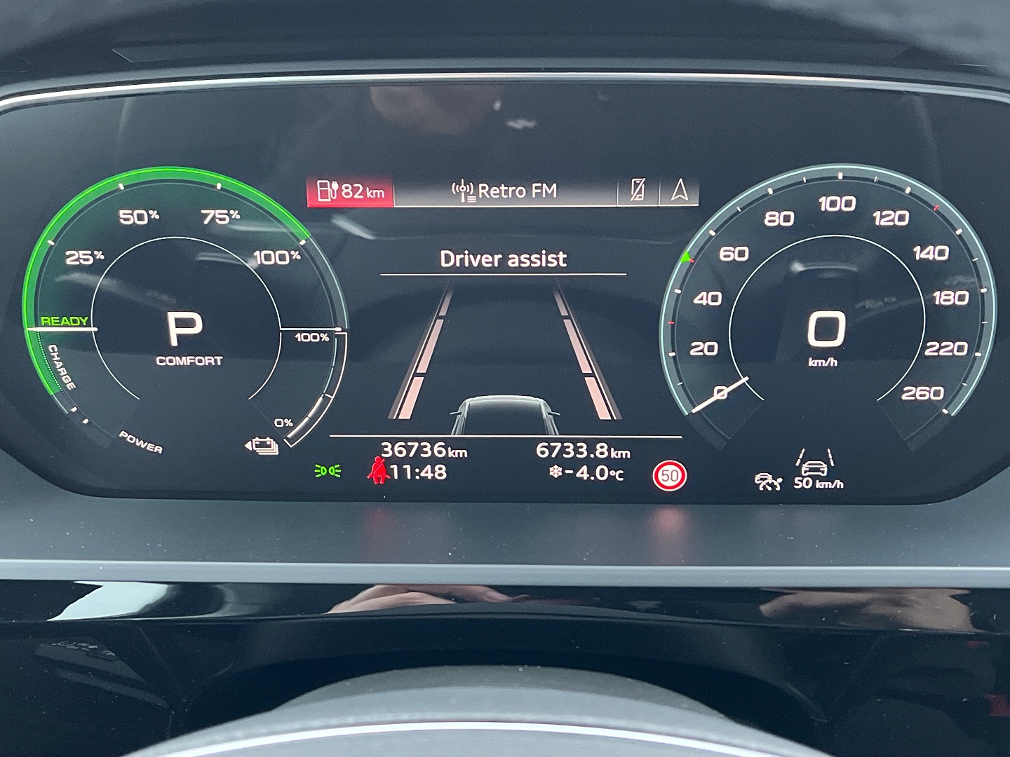 Легковой автомобиль: Audi E-TRON 50