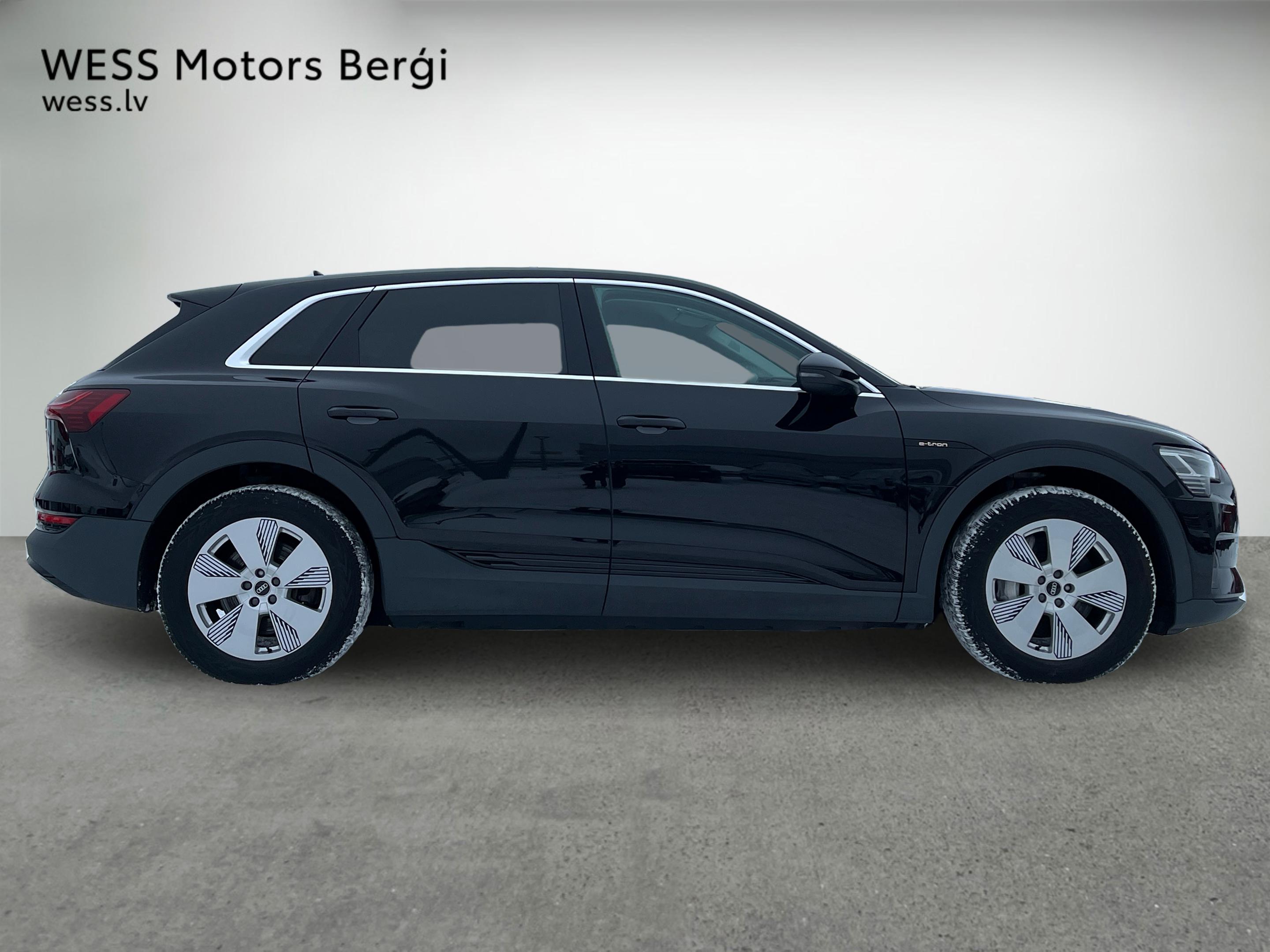 Легковой автомобиль: Audi E-TRON 50