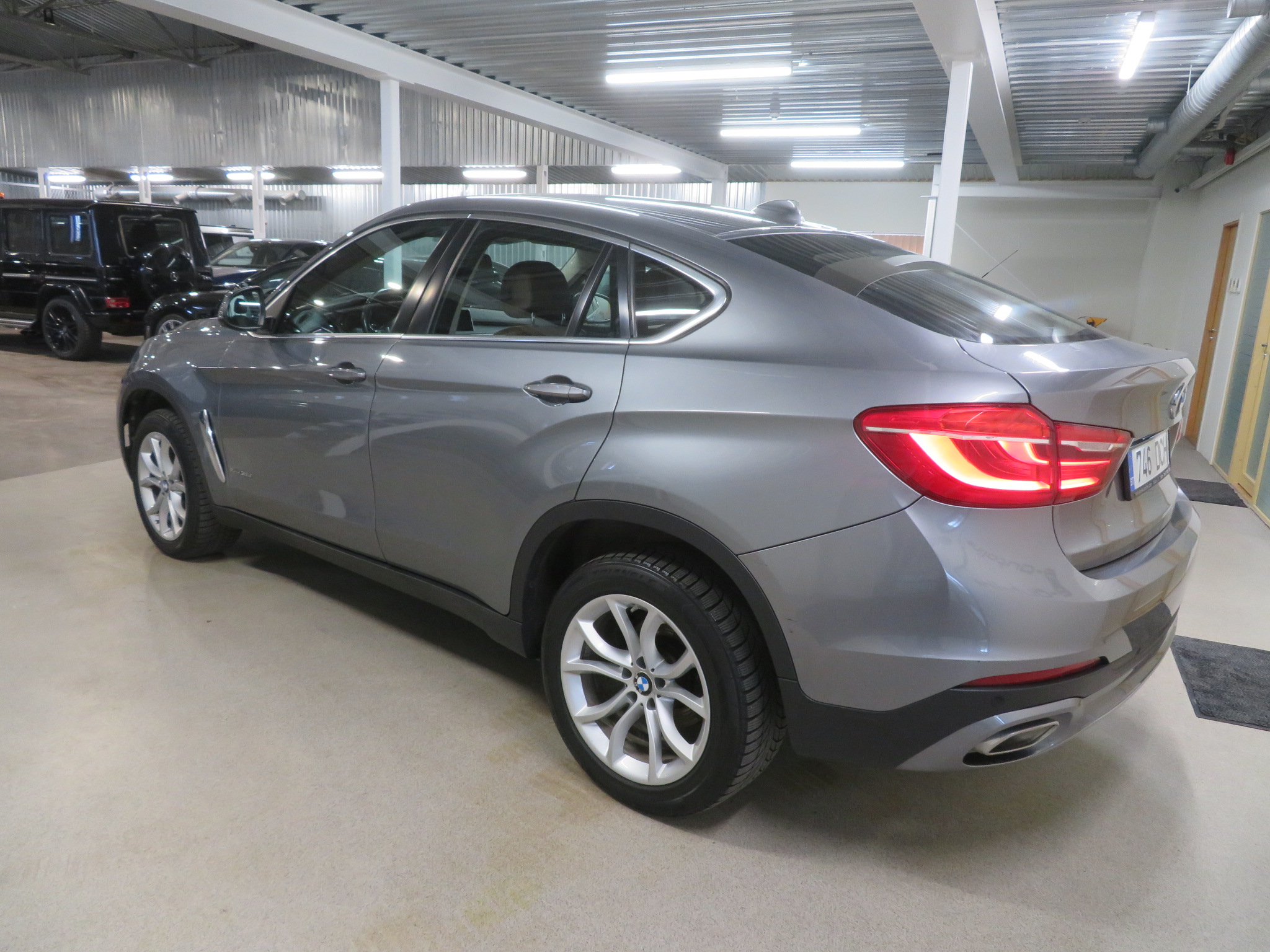 Легковой автомобиль: BMW X6 xDrive30d