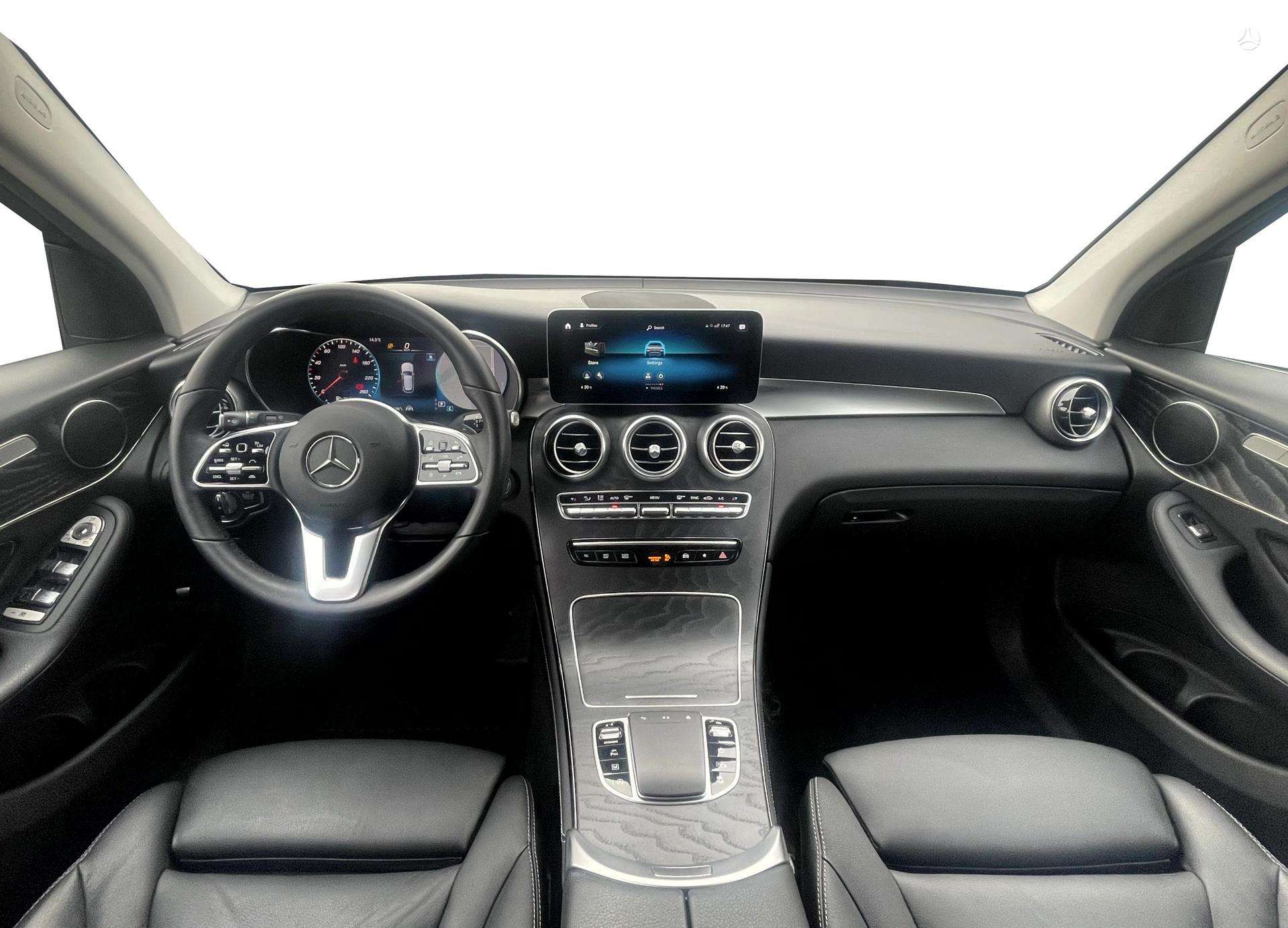 Car: Mercedes-Benz GLC300
