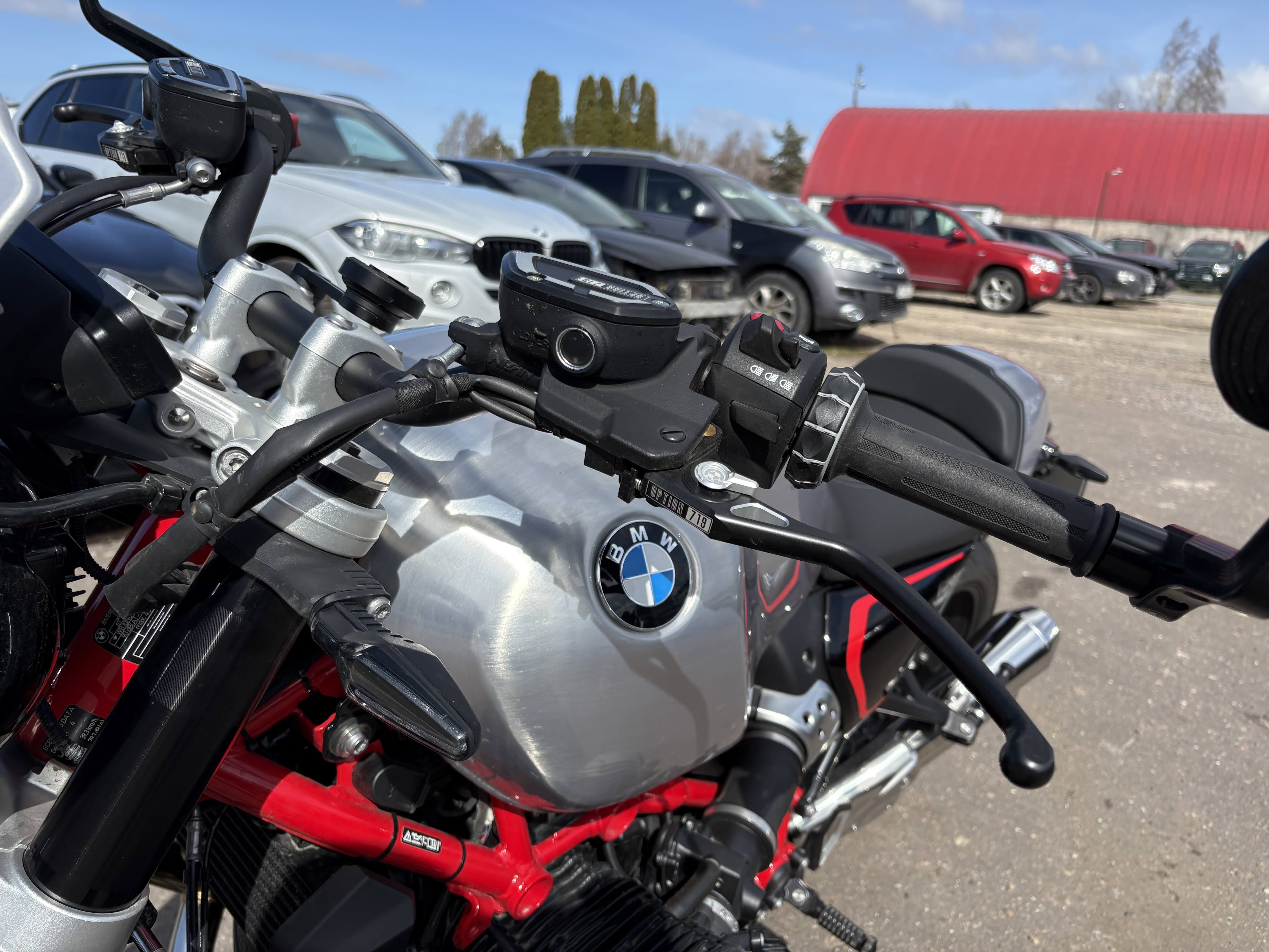 Vieglā automašīna: BMW R 12 NINET