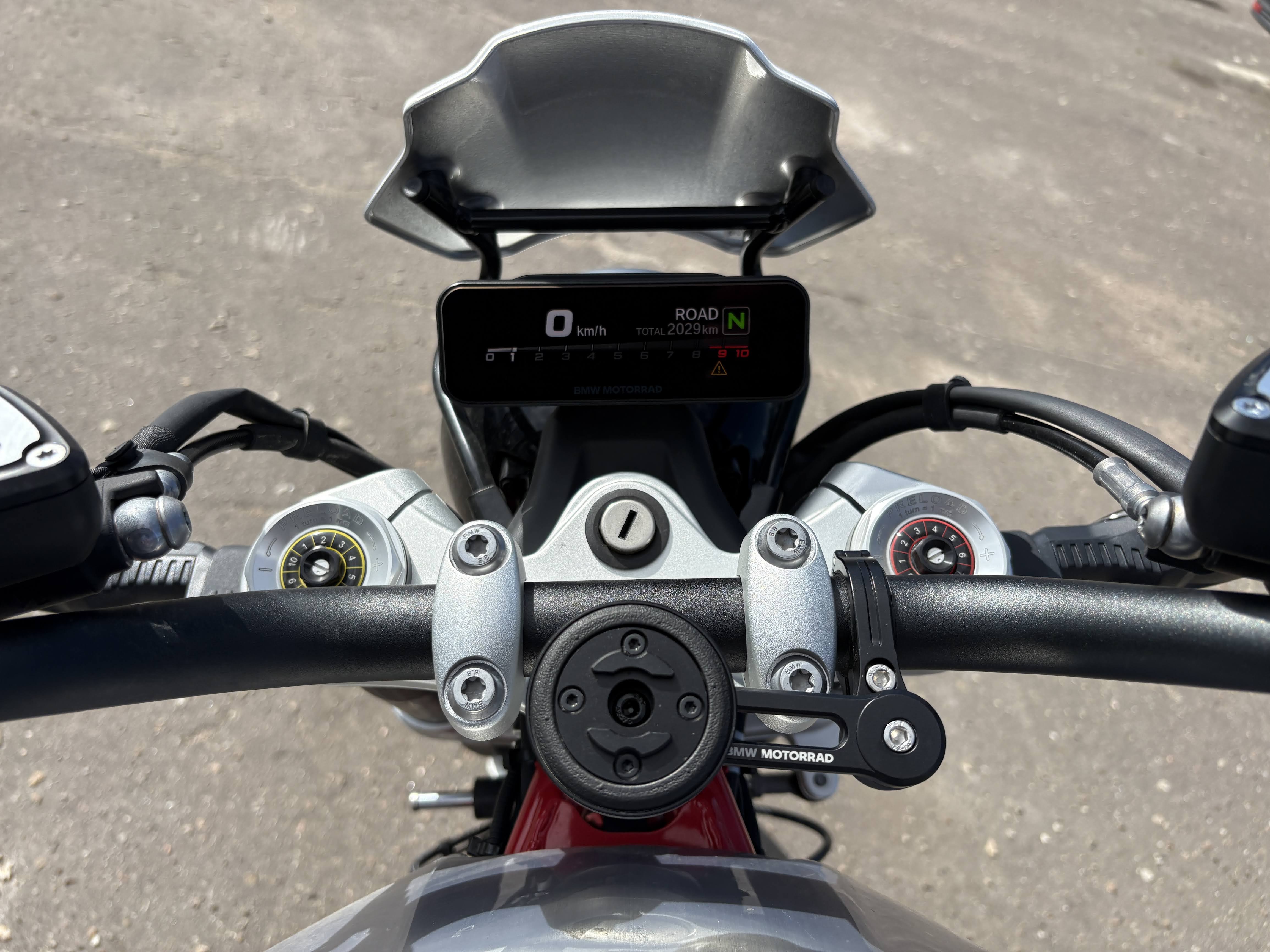 Vieglā automašīna: BMW R 12 NINET