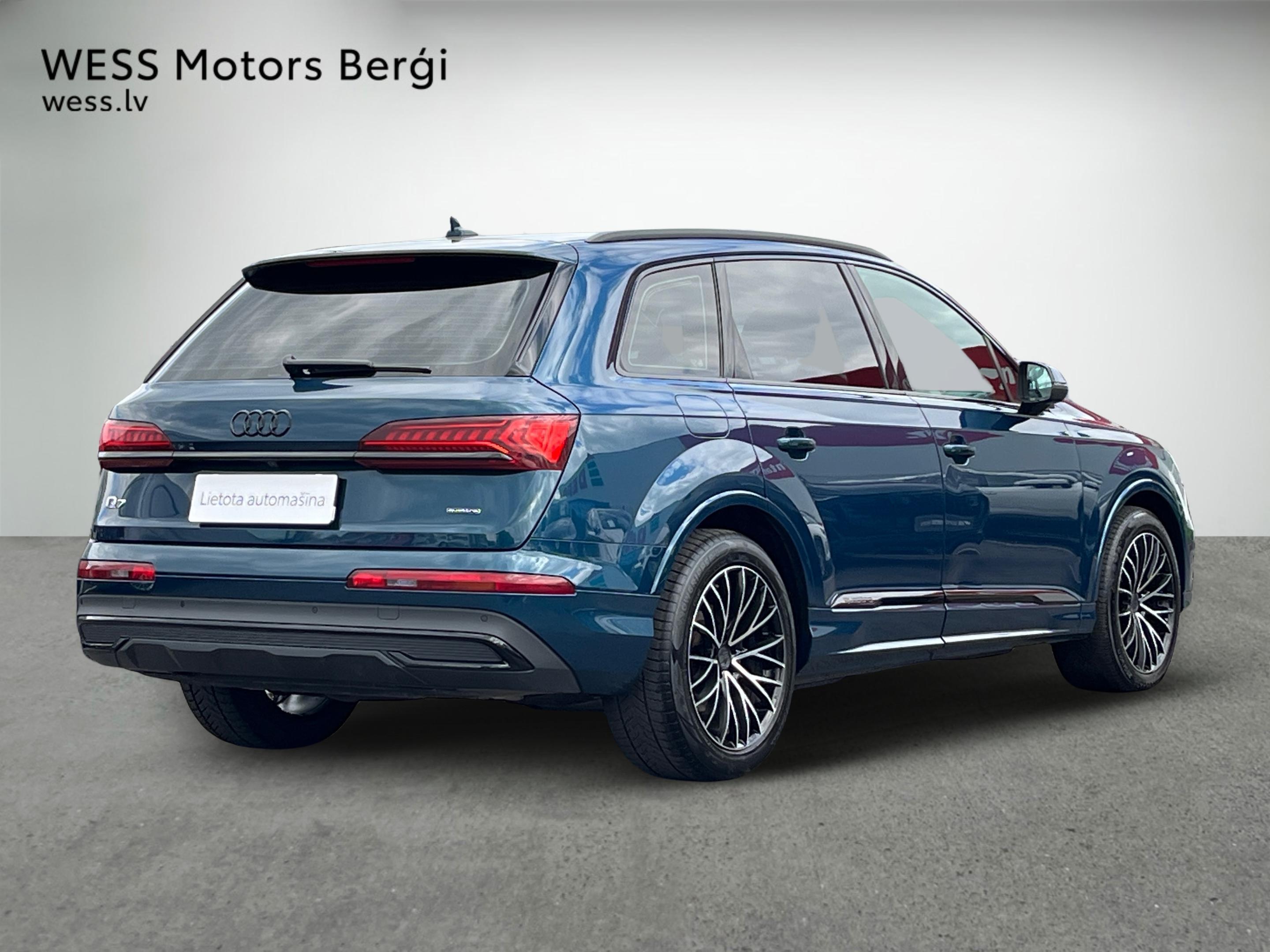 Car: Audi Q7