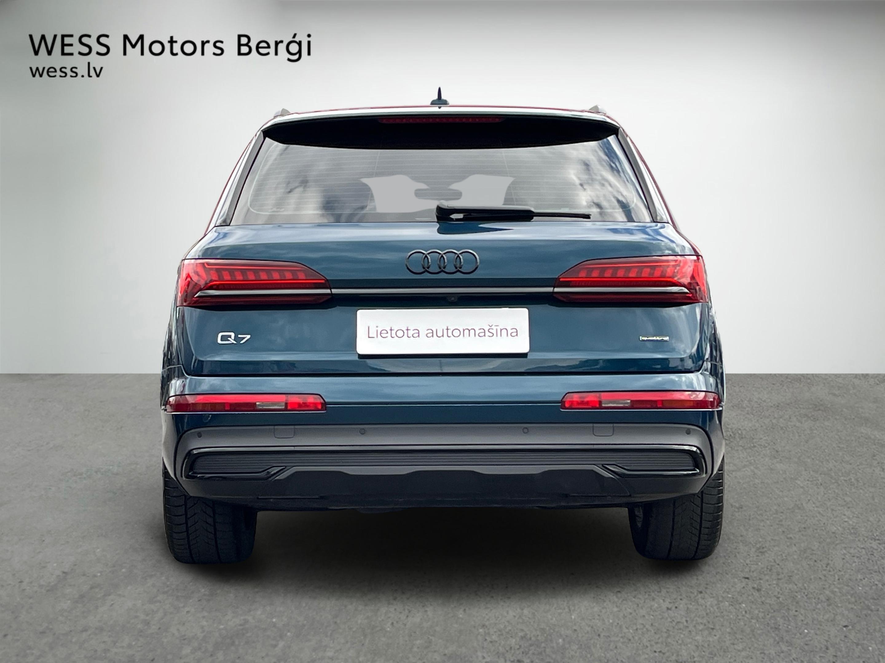 Car: Audi Q7