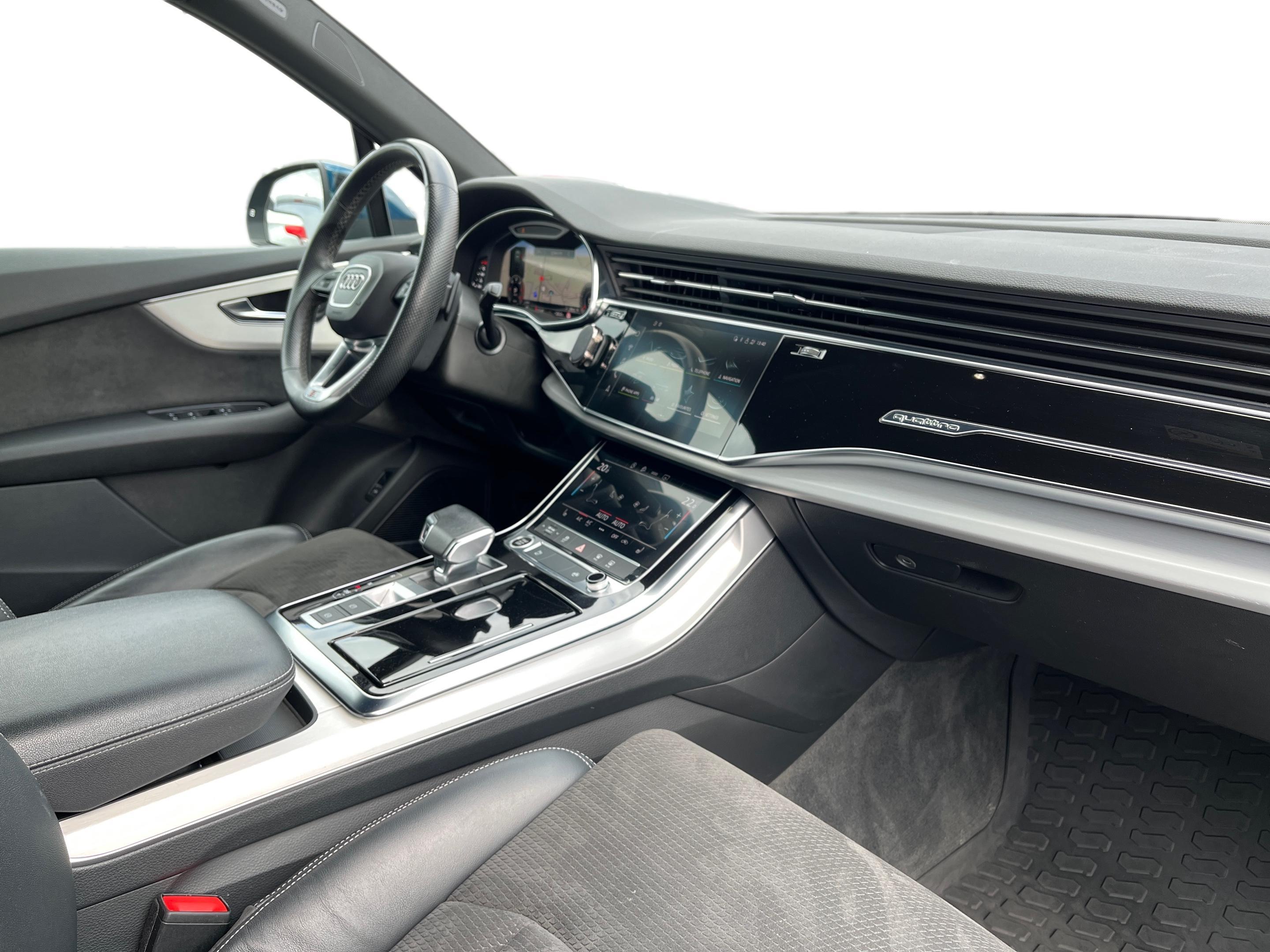 Car: Audi Q7