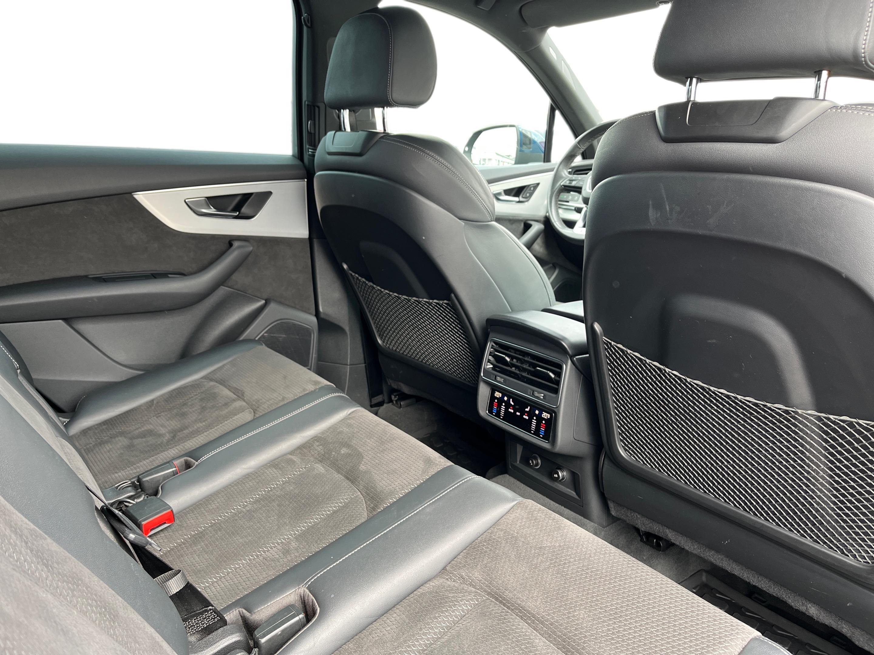 Car: Audi Q7