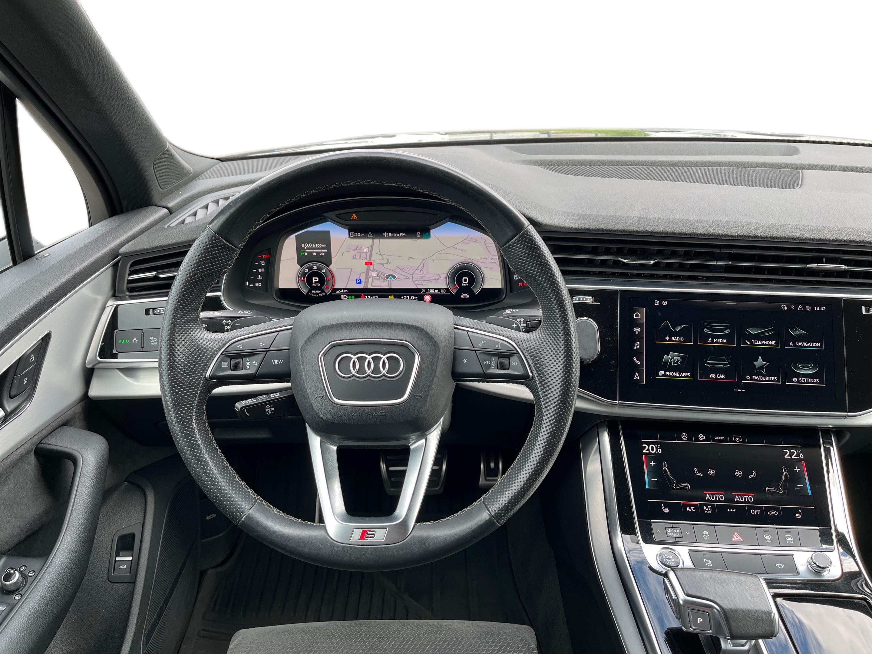 Car: Audi Q7