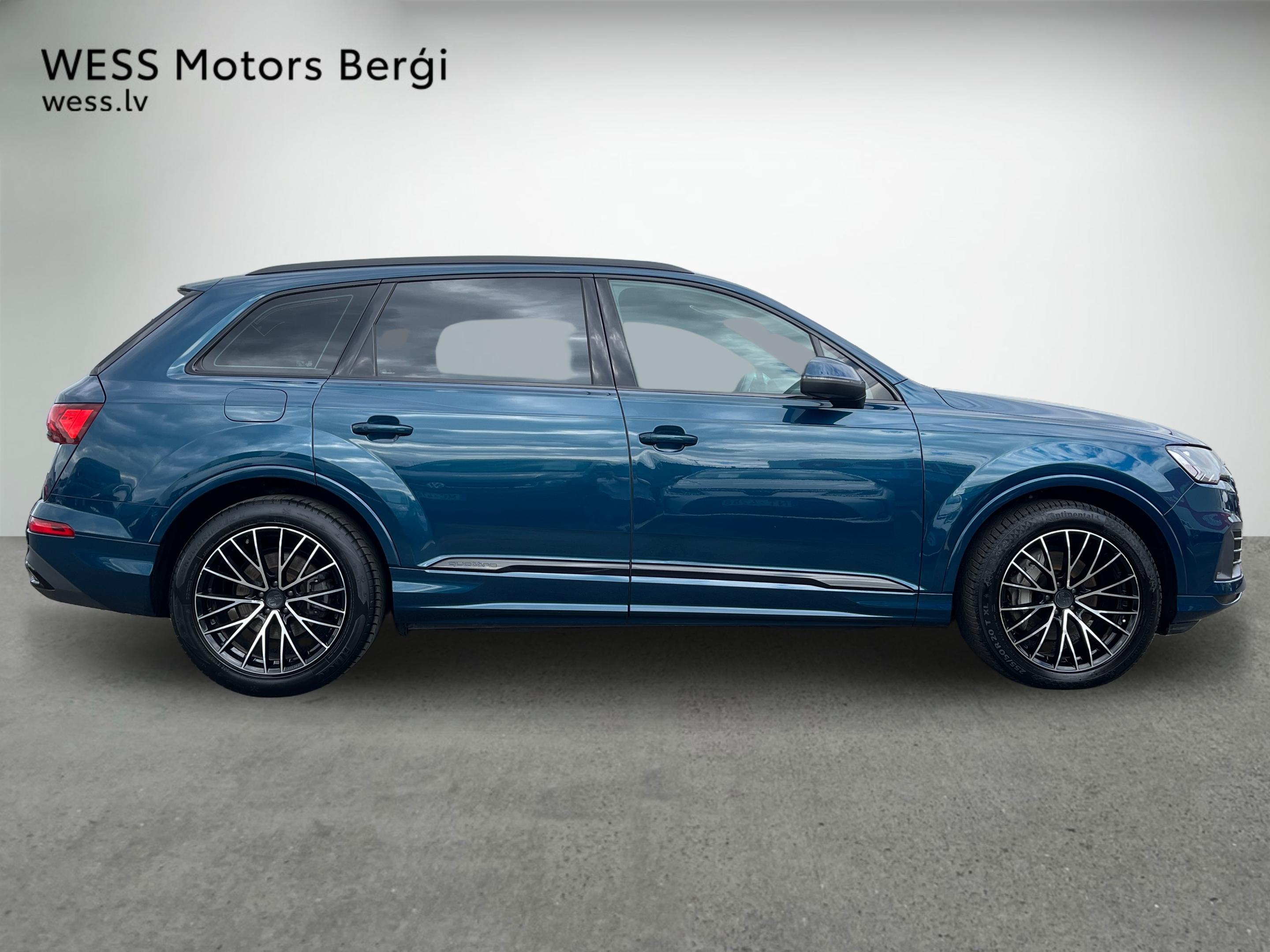 Car: Audi Q7