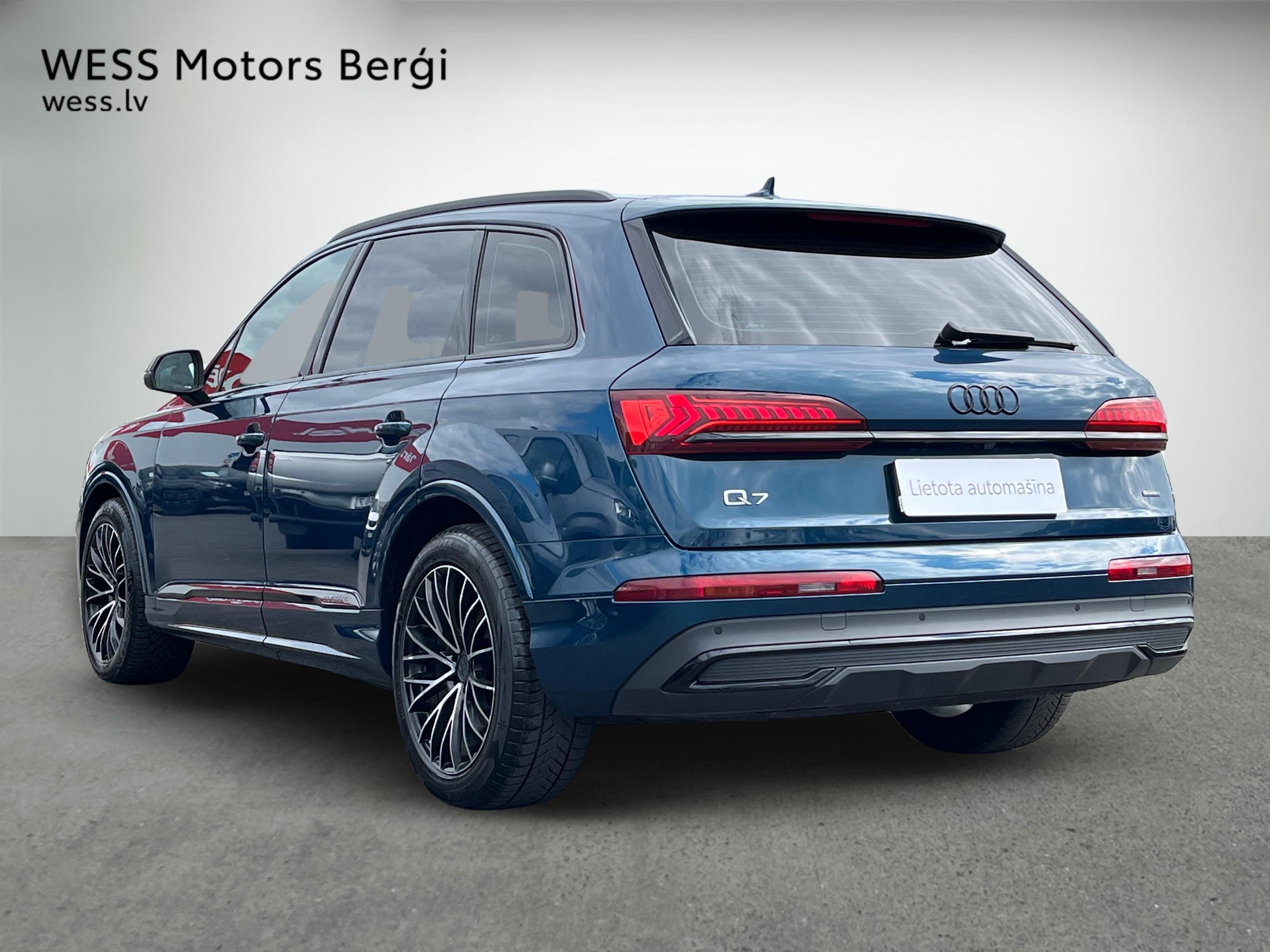 Car: Audi Q7