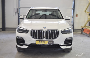 Car: BMW X5 xDrive30d